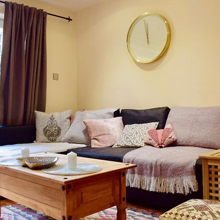 Stylish And Homely 4 Bedroom Home In East London Exterior foto
