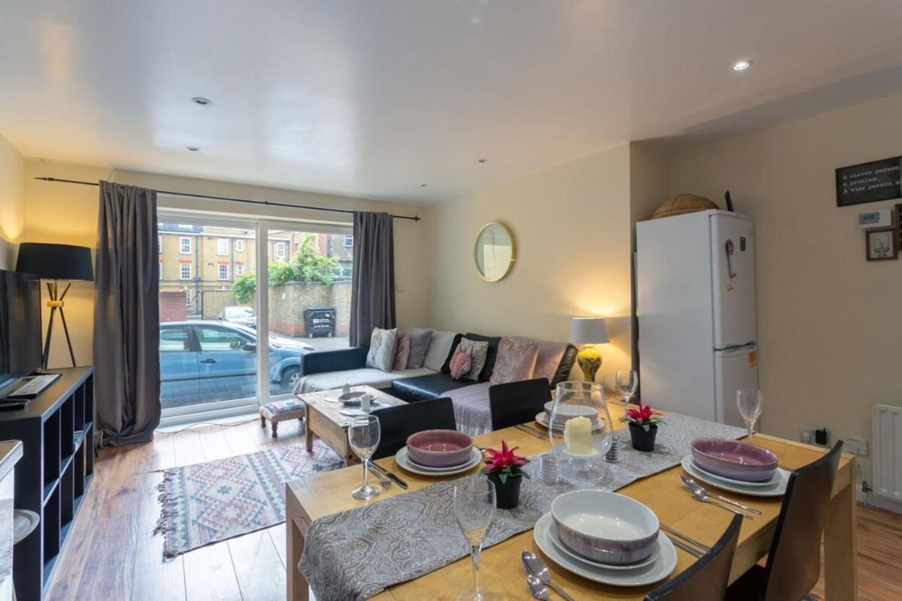 Stylish And Homely 4 Bedroom Home In East London Exterior foto