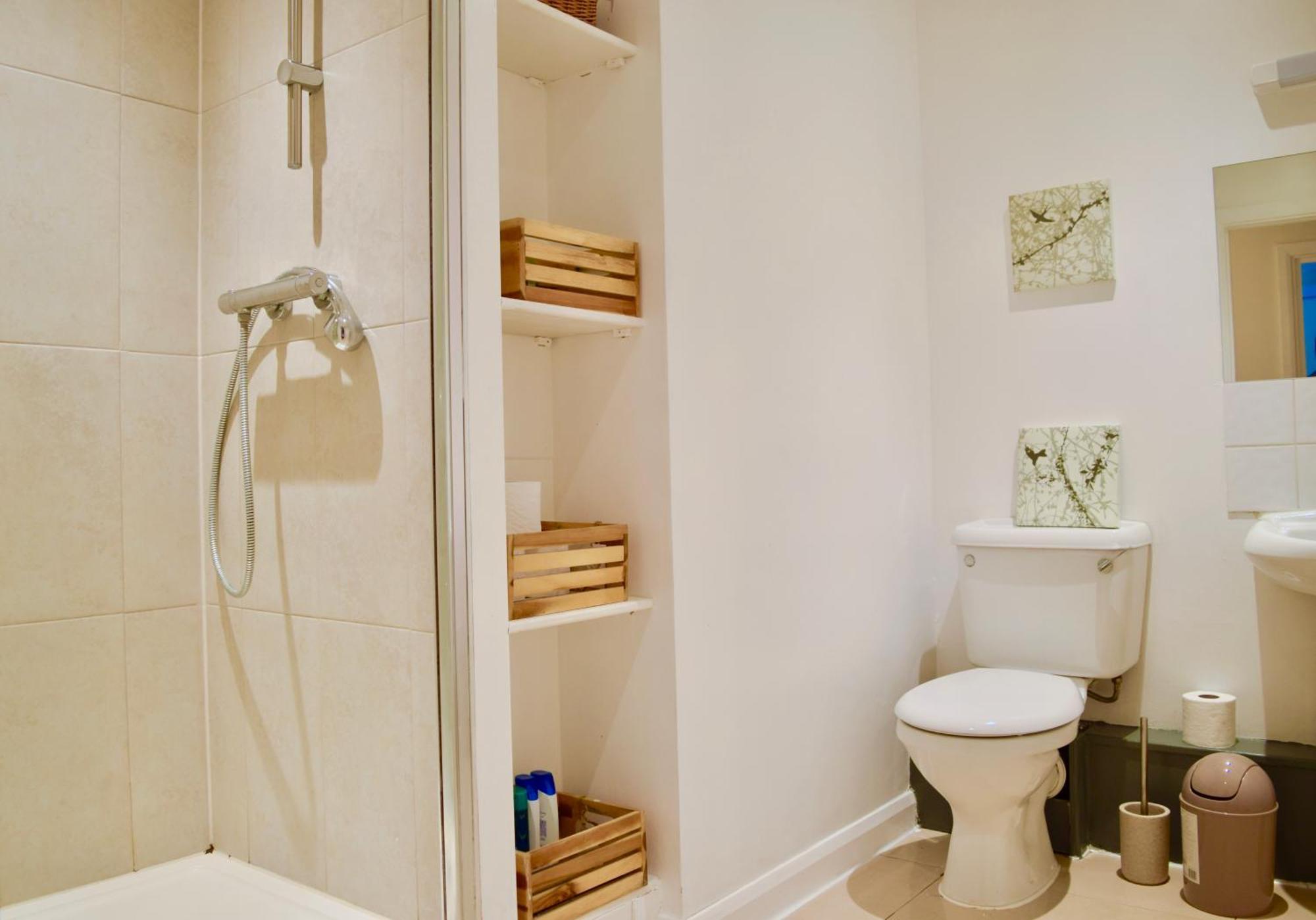 Stylish And Homely 4 Bedroom Home In East London Exterior foto