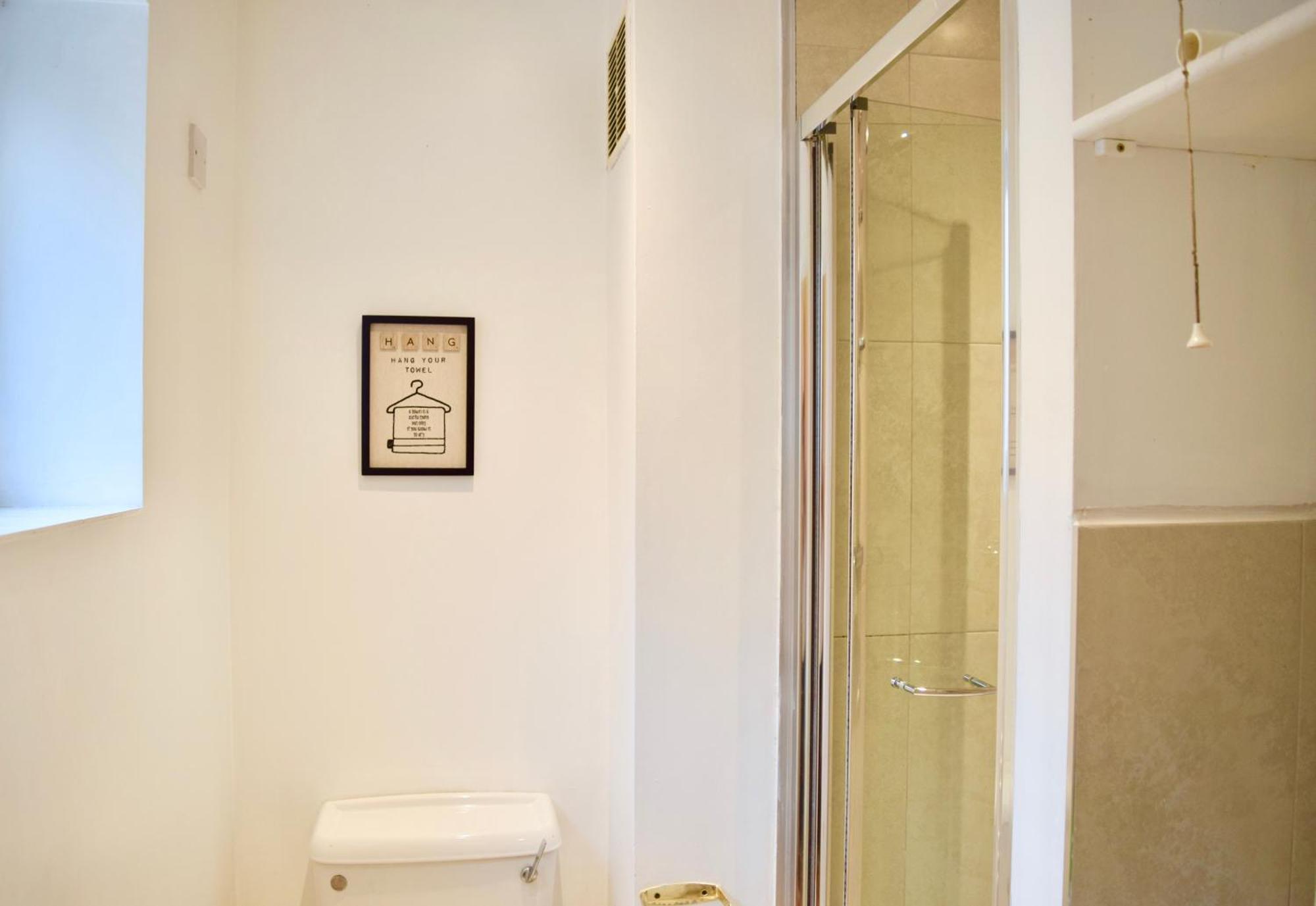 Stylish And Homely 4 Bedroom Home In East London Exterior foto