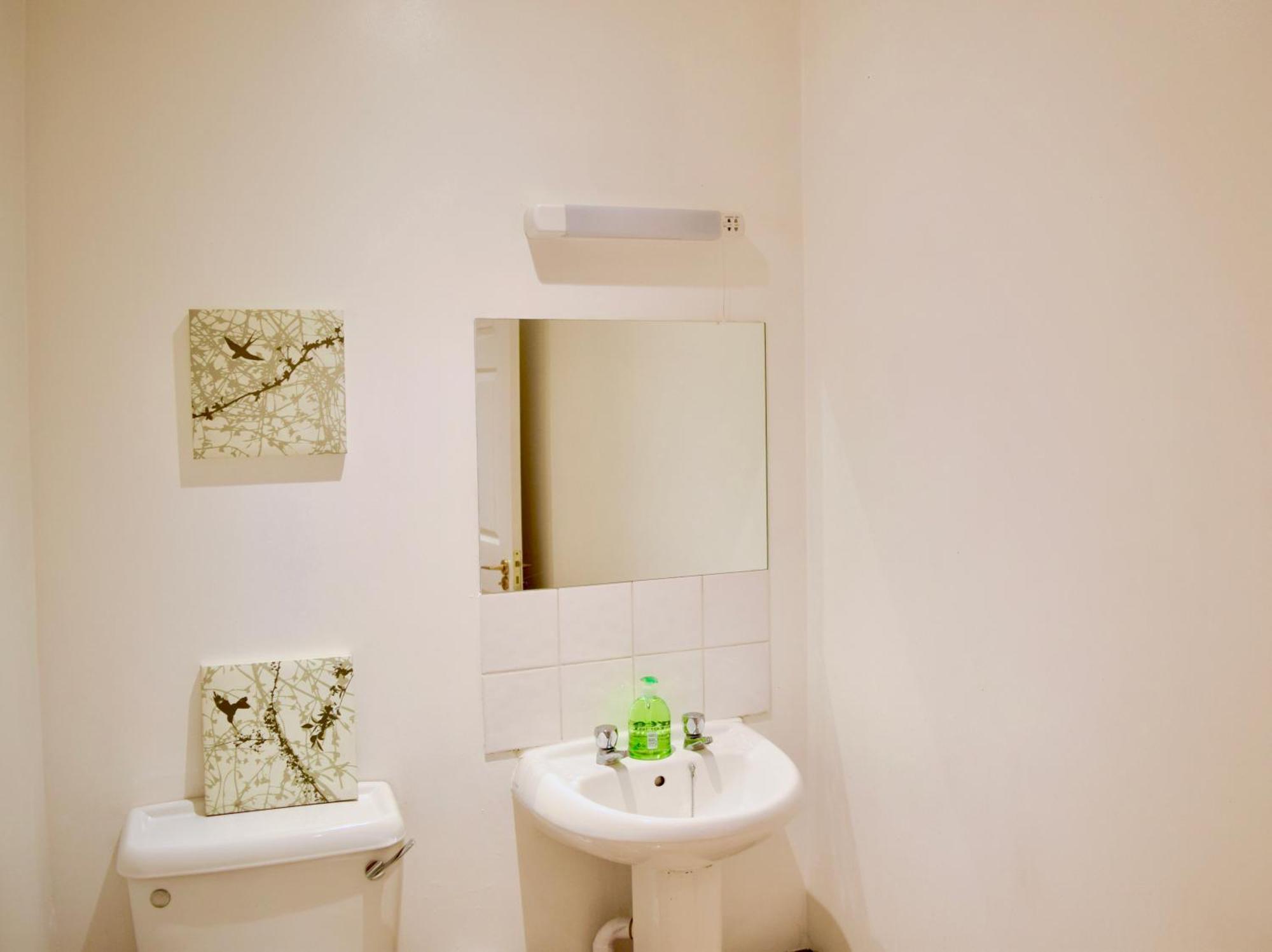 Stylish And Homely 4 Bedroom Home In East London Exterior foto