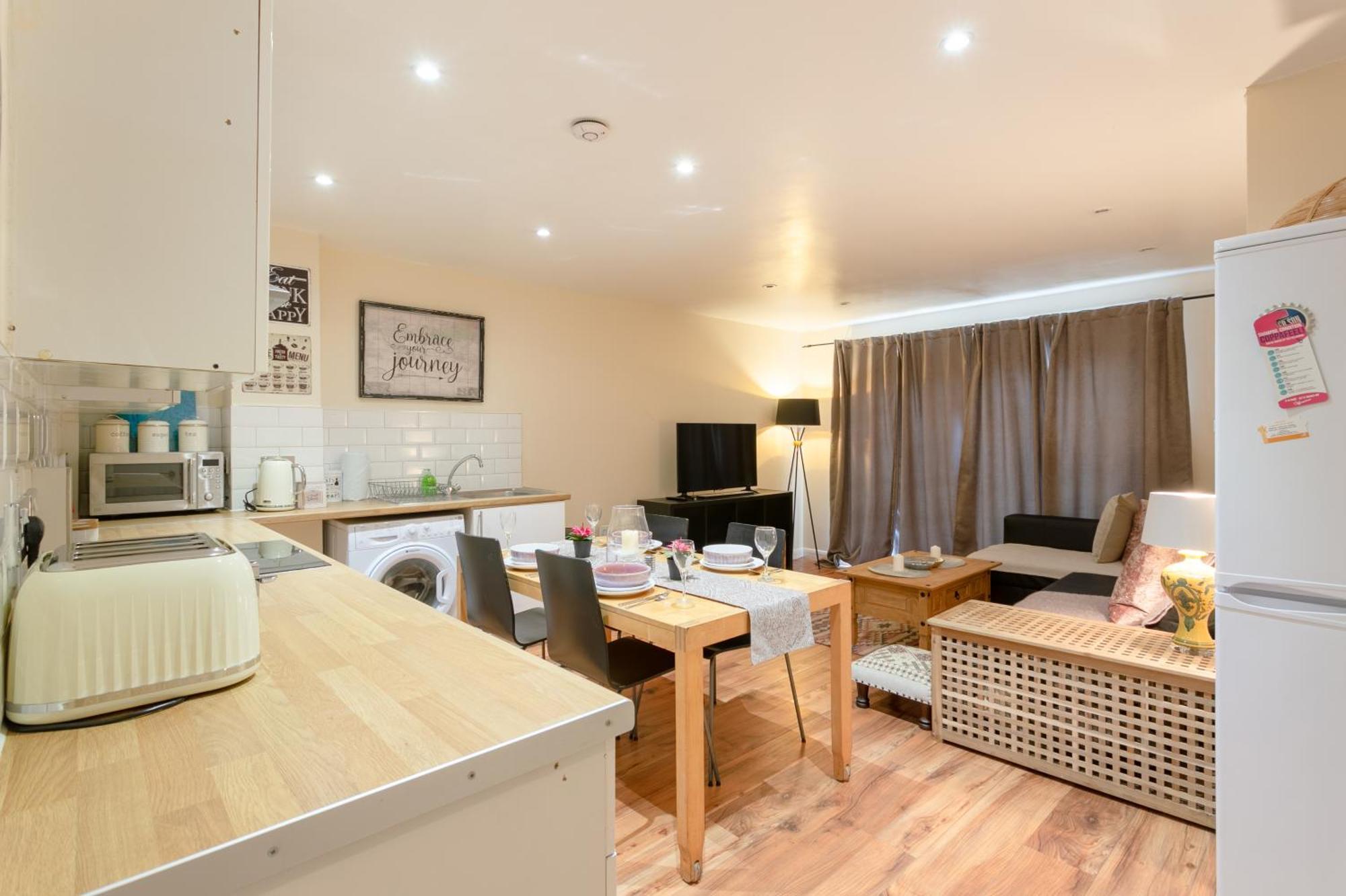 Stylish And Homely 4 Bedroom Home In East London Exterior foto