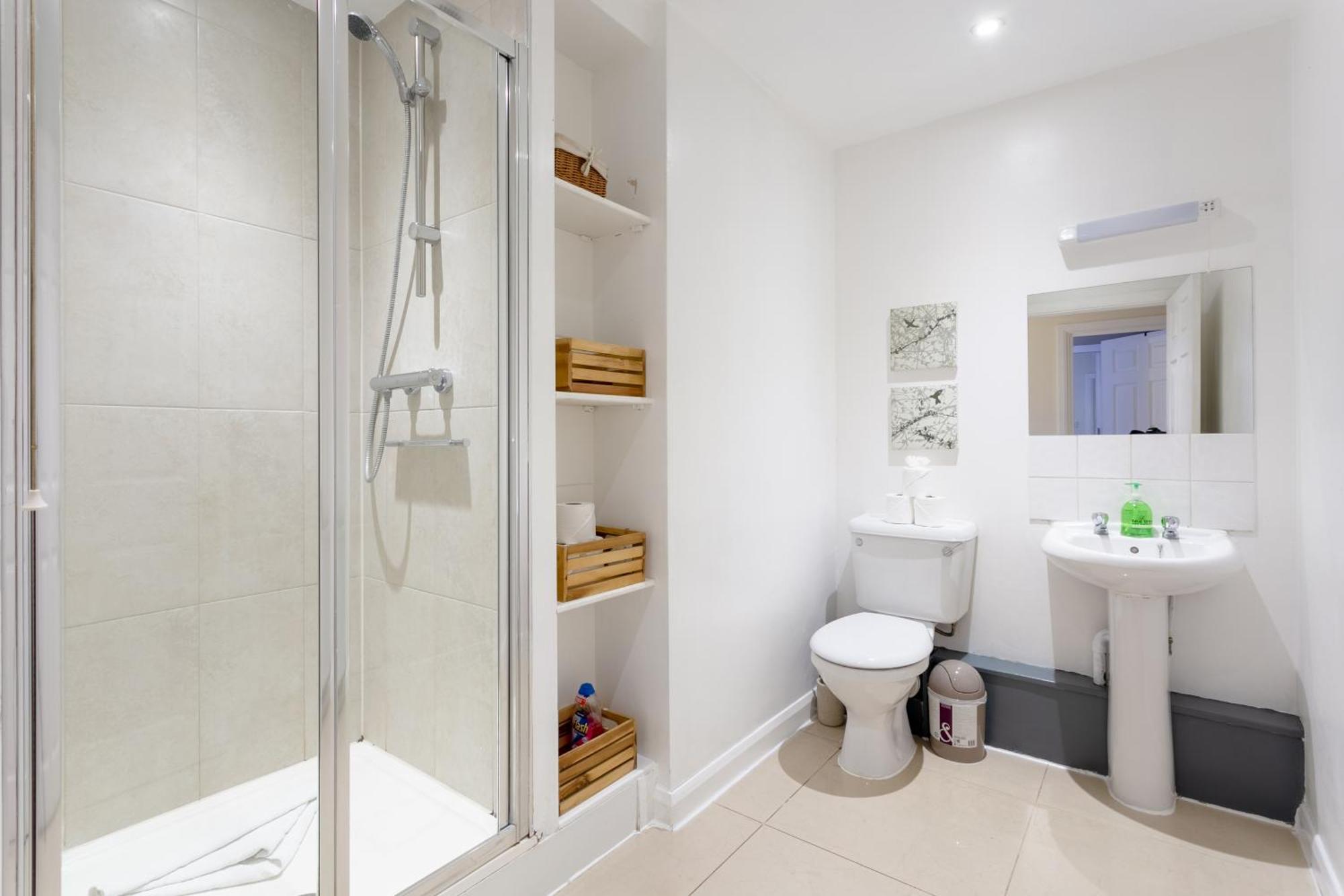 Stylish And Homely 4 Bedroom Home In East London Exterior foto